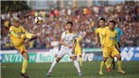 Bùi Tiến Dũng cứu thua giúp FLC Thanh Hóa thắng SLNA. Sao U23 tỏa sáng, HAGL thắng Nam Định 3-1