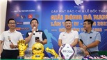 HLV Kiatisak xuất hiện tại giải bóng đá Nhâm Tuất 1982 