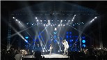 VIDEO: Bé Su Hào đốn tim khán giả khi hát cùng bố Tuấn Hưng trên sân khấu liveshow Khắc Việt