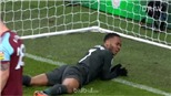 Sterling 'đá ra ngoài khó hơn đá vào trong', bị CĐV gọi là 'Tù trưởng'