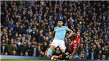 QUAY CHẬM: Man City đã bị trọng tài cướp mất một quả phạt đền