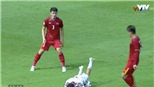 U23 Việt Nam: Tấn Sinh có xứng đáng nhận thẻ đỏ sau pha phạm lỗi với Ali Saleh?
