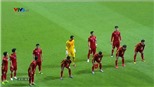 Đội tuyển Việt Nam gây sốt khi chụp ảnh kiểu giãn cách ở trận đấu với Indonesia