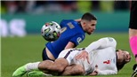 Jorginho may mắn thoát thẻ đỏ sau pha đạp gầm giày vào Grealish