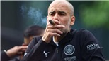 Man City: Guardiola hút xì gà trong lễ diễu hành ăn mừng chức vô địch 