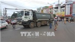 Thiếu quan sát, xe ben cán nát xe máy làm một phụ nữ chết thảm