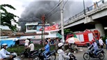 Thành phố Hồ Chí Minh: Cháy lớn tại khu nhà dưới chân cầu Bình Lợi