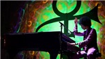 'Piano And A Microphone 1983' của Prince: Nghe một tài năng lớn lao trải lòng