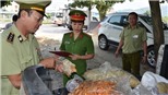 Rùng mình với hơn 80kg ruốc mốc thiu bày bán ở chợ đầu mối xứ Thanh