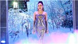 Sao Mai Khánh Ly nóng bỏng bất ngờ trong MV tặng phụ nữ đơn thân