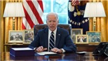 Tổng thống Mỹ ký ban hành luật cứu trợ Covid-19 trị giá 1,9 nghìn tỷ USD