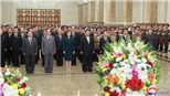 Nhà lãnh đạo Kim Jong-un viếng ông và cha nhân Quốc khánh Triều Tiên