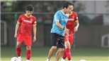 Việt Nam vs UAE: Trợ lý Lee Young Jin bước ra ánh sáng
