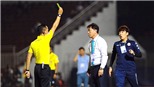 Trọng tài V League bắt đầu nhiều sai sót: Lỗi tại 'gặt lúa non'?