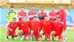 Bóng lăn giữa tâm bão