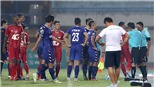 Trọng tài Hồng Vũ tự 'mua dây buộc mình'