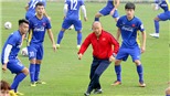 Bấp bênh như bóng đá trẻ
