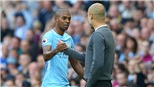 Man City: Fernandinho cần người chia lửa