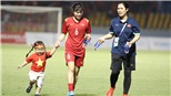 Nữ cầu thủ Việt Nam: Mơ ước hạnh phúc và gánh nặng áo cơm