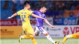 Quang Hải ra sân trận đấu với Thanh Hóa