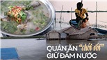 Có quán ăn lạ đời nhất ở đất mũi Cà Mau, nằm chơi vơi giữa đầm nước, bán món gì thì khách ăn món nấy
