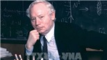  Giải thưởng Đột phá Đặc biệt về Vật lý cơ bản được trao cho nhà khoa học Steven Weinberg