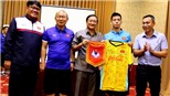 VIDEO: Đại sứ Nguyễn Bá Hùng động viên tinh thần ĐT Việt Nam trước thềm AFF Cup 2018