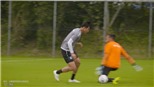 VIDEO bóng đá: Xem Văn Hậu 'lừa' đồng đội ghi bàn trên sân tập SC Heerenveen