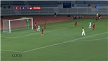CẬN CẢNH tình huống mắc lỗi của Bùi Tiến Dũng. U22 Indonesia vươn lên dẫn trước
