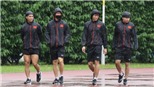 Nhật ký AFF Cup ngày 2/12: Tuyển Việt Nam đội mưa tập luyện tại Singapore