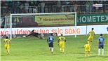 Video bàn thắng HAGL 1-1 Bình Định: Trọng tài thổi penalty tranh cãi