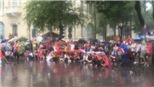 CĐV TP.HCM đội mưa, xót xa nhìn U23 Việt Nam thất bại
