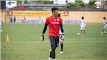 Bửu Ngọc 'học' Ronaldo xô ngã trọng tài