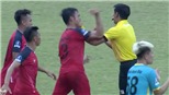 'Tặng' penalty cho HAGL, trọng tài Ngọc Nhớ khiến dư luận nổi sóng