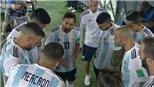 Fan thích thú khi Messi ra dáng thủ lĩnh, chỉ đạo đồng đội ở trận thắng Nigeria