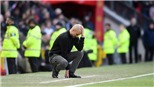 Pep Guardiola chê MU dùng bóng dài ở trận thắng Man City
