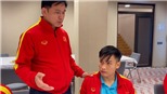 VIDEO: Bầu Tú hỏi thăm chấn thương của Đức Tùng sau trận gặp Séc