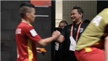HLV Thái Lan bắt tay, chúc mừng futsal Việt Nam lọt vào vòng 1/8 World Cup