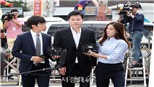 Yang Hyun Suk bị triệu tập điều tra đánh bạc, lộ diện công chúng sau nhiều cáo buộc