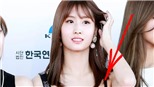 Momo Twice khiến fan 'đứng hình' khi tuột dây áo trên thảm đỏ