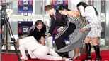 VIDEO: BTS, Red Velvet, Mamamo... 'khổ sở' tại SBS Gayo Daejun, fan kêu gào thương xót