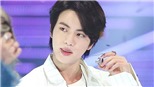 Jin BTS &#39;mắc quê&#39; khi tạo dáng sẵn sàng chụp ‘selfie’ trước điện thoại của J-Hope