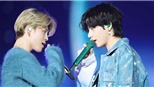 Thế giới không còn thấy &#39;dị ứng&#39; khi nhìn V BTS và Jimin âu yếm vuốt ve nhau