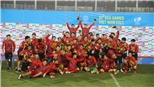 U23 Việt Nam vô địch SEA Games 31: Khi bóng đá... xuống đường
