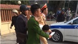 Hà Nội: Cảnh sát giao thông giải cứu người phụ nữ bị cướp khống chế