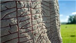 Người Viking cổ đại với nỗi lo sợ về biến đổi khí hậu khắc trên phiến đá