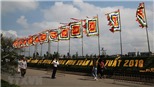Chùm ảnh: Hàng nghìn du khách đến Đền Trần trước giờ khai ấn