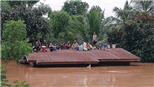 Tổng Lãnh sự quán Việt Nam tại 4 tỉnh Nam Lào thăm, tặng quà cho các gia đình bị thiệt hại 