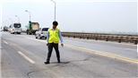 Mặt cầu Thăng Long bị hằn lún, rạn nứt, hư hỏng nghiêm trọng