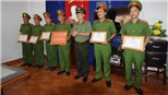 Khen thưởng tập thể, cá nhân phá nhanh vụ án giết người sau 12 giờ gây án